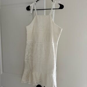 Elegant White Sleeveless Dress